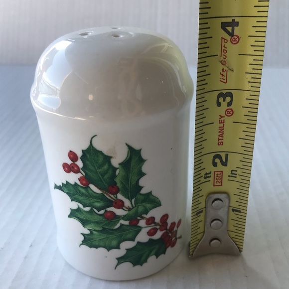 Vintage Hallmark Holly Berries Salt & Pepper Shakers 3.75” Tall - Picture 6 of 6